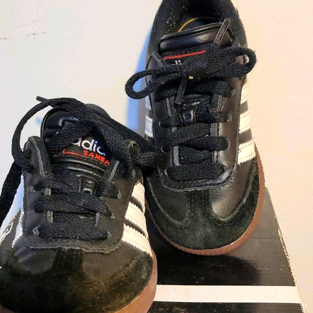 Adidas samba classic sneakers size 8